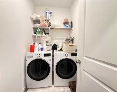 1601 Lake Grove Drive - Photo Thumbnail 16