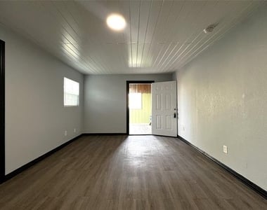 5205 Calloway Street - Photo Thumbnail 4