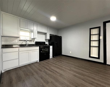 5205 Calloway Street - Photo Thumbnail 6