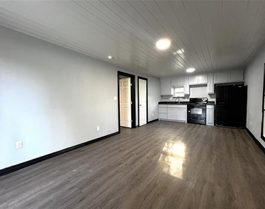 5205 Calloway Street - Photo Thumbnail 3