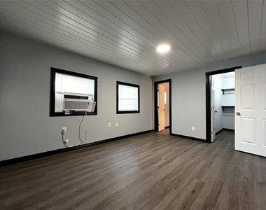 5205 Calloway Street - Photo Thumbnail 8