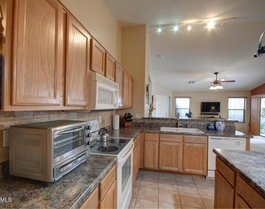 46149 W Guilder Avenue - Photo Thumbnail 6