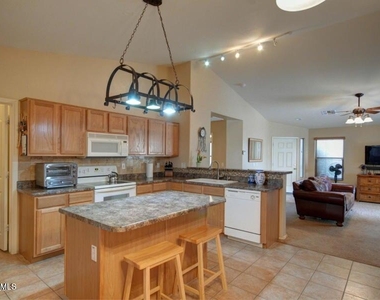 46149 W Guilder Avenue - Photo Thumbnail 7