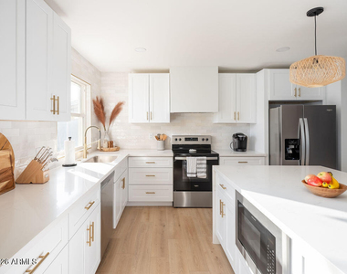 6002 E Hartford Avenue - Photo Thumbnail 13