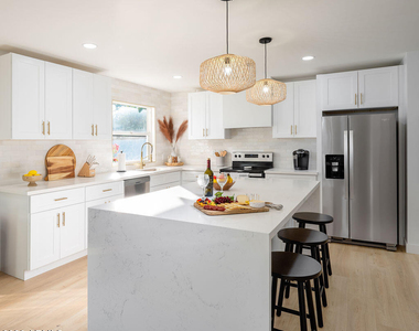 6002 E Hartford Avenue - Photo Thumbnail 9