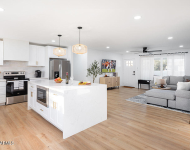6002 E Hartford Avenue - Photo Thumbnail 14