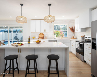 6002 E Hartford Avenue - Photo Thumbnail 7