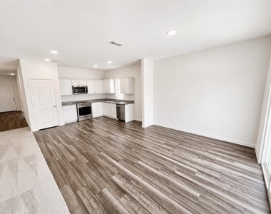 3008 Lacebark Court - Photo Thumbnail 4