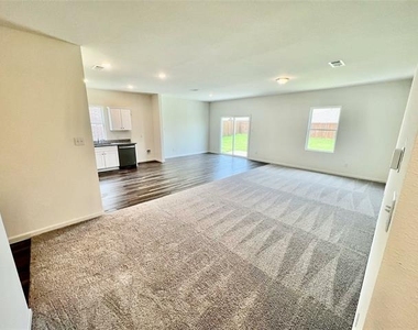 3008 Lacebark Court - Photo Thumbnail 6