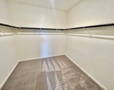 3008 Lacebark Court - Photo Thumbnail 12