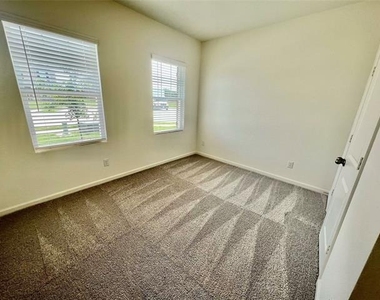 3008 Lacebark Court - Photo Thumbnail 7