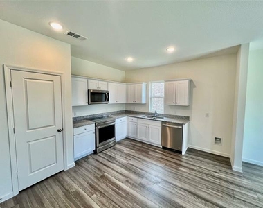 3008 Lacebark Court - Photo Thumbnail 3