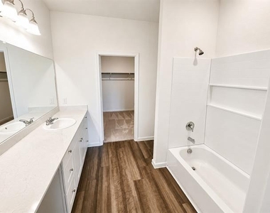 3008 Lacebark Court - Photo Thumbnail 13