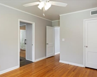 6321 Calmont Avenue - Photo Thumbnail 14