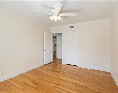 6321 Calmont Avenue - Photo Thumbnail 11
