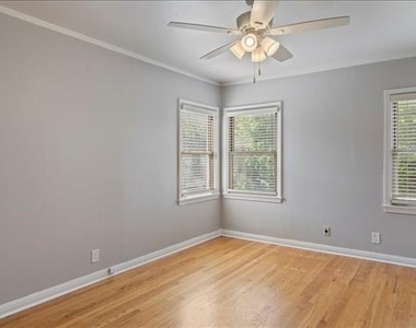 6321 Calmont Avenue - Photo Thumbnail 13