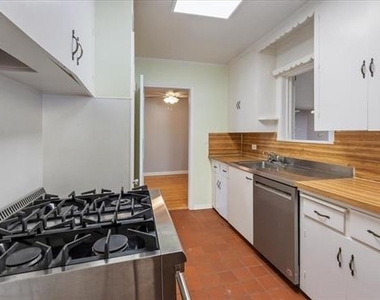 6321 Calmont Avenue - Photo Thumbnail 3