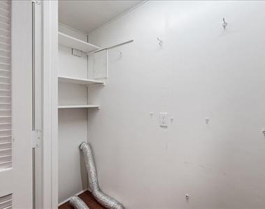 6321 Calmont Avenue - Photo Thumbnail 6