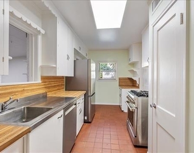 6321 Calmont Avenue - Photo Thumbnail 4