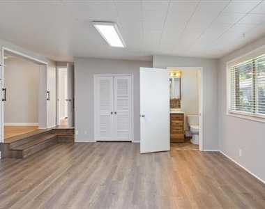 6321 Calmont Avenue - Photo Thumbnail 7