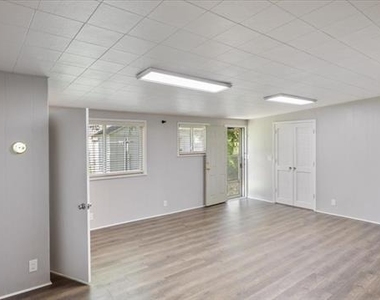 6321 Calmont Avenue - Photo Thumbnail 8