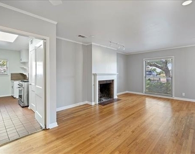 6321 Calmont Avenue - Photo Thumbnail 2