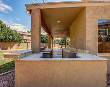 562 N Danielson Way - Photo Thumbnail 2