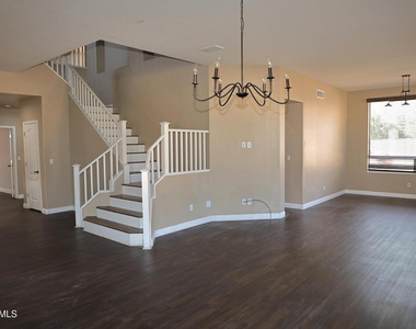 562 N Danielson Way - Photo Thumbnail 6