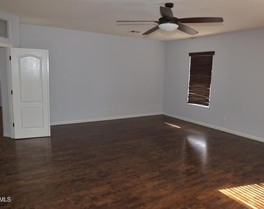 562 N Danielson Way - Photo Thumbnail 13
