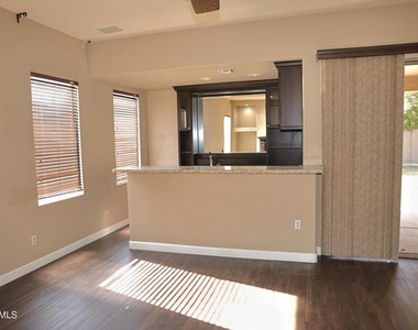 562 N Danielson Way - Photo Thumbnail 12