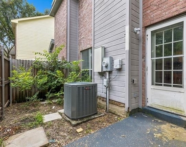3938 Pickett Place - Photo Thumbnail 24