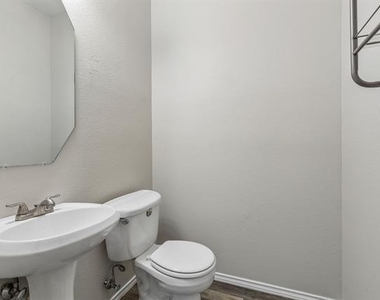 3938 Pickett Place - Photo Thumbnail 5