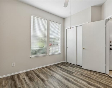 3938 Pickett Place - Photo Thumbnail 4