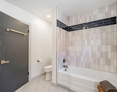 7018 N 13th Street - Photo Thumbnail 29