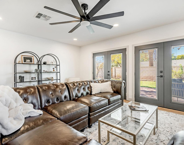 7018 N 13th Street - Photo Thumbnail 4