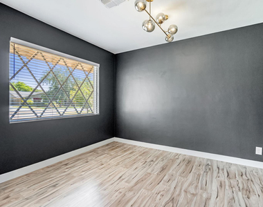 7018 N 13th Street - Photo Thumbnail 9