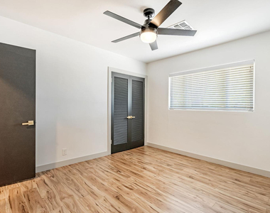 7018 N 13th Street - Photo Thumbnail 24