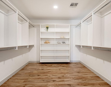 7018 N 13th Street - Photo Thumbnail 14