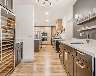 7018 N 13th Street - Photo Thumbnail 3
