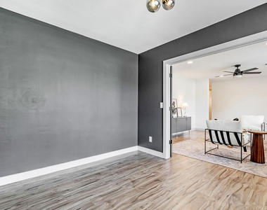 7018 N 13th Street - Photo Thumbnail 10