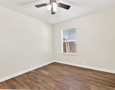 4008 Vinyard Way - Photo Thumbnail 3
