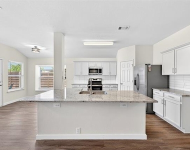 4008 Vinyard Way - Photo Thumbnail 10