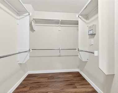 4008 Vinyard Way - Photo Thumbnail 23