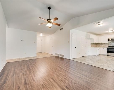 1024 Sunset Drive - Photo Thumbnail 4