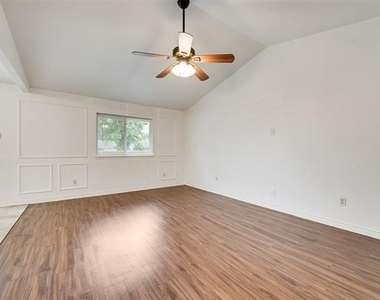 1024 Sunset Drive - Photo Thumbnail 3