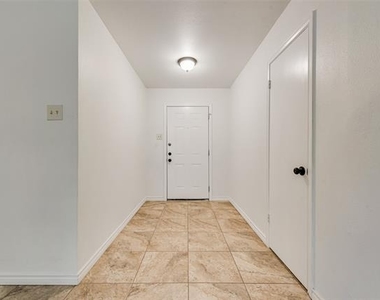 1024 Sunset Drive - Photo Thumbnail 2