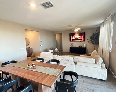 2710 N Mulberry Place - Photo Thumbnail 5