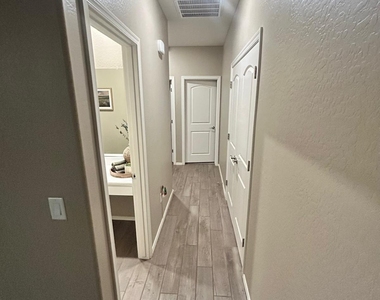 2710 N Mulberry Place - Photo Thumbnail 7