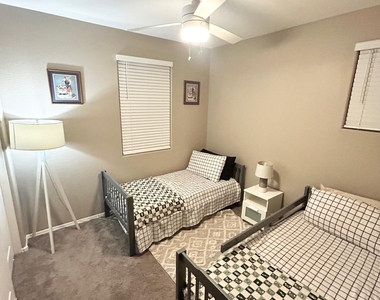 2710 N Mulberry Place - Photo Thumbnail 9