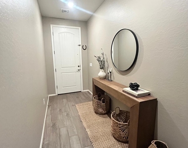 2710 N Mulberry Place - Photo Thumbnail 2